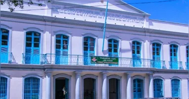 Alunos relataram insatisfação com a obrigatoriedade do uniforme feminino