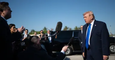 Plano de paz de Donald Trump propõe cessar-fogo de 30 dias enquanto guerra no Oriente Médio pressiona negociações e aumenta tensões globais.