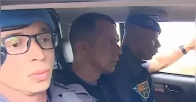 Tenente-coronel Geraldo Neto deixa condomínio sob escolta da Polícia Militar após prisão no interio de São Paulo.
