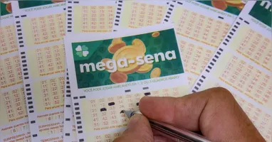 A Mega-Sena sorteia nesta noite um prêmio estimado em R$ 3,5 milhões, com transmissão ao vivo e apostas abertas até as 20h30.