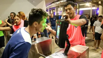 Dentro de campo, o time carioca levou a melhor e venceu a partida por 2 a 0.