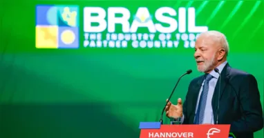 Presidente criticou possível invasão dos EUA em Cuba, defende soberania das nações e classifica embargo como uma "vergonha mundial" durante agenda internacional.