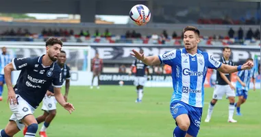 No primeiro jogo da decisão deu Papão. Caio Mello marcou o primeiro gol do Lobo