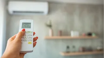 Para evitar que a conta de luz pese no orçamento, especialistas em eficiência energética listam estratégias fundamentais para otimizar o uso do equipamento.