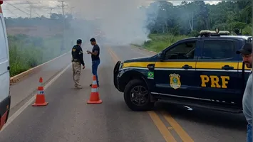 Um gravíssimo acidente de trânsito chocou quem trafegava pela rodovia BR-230 na tarde desta quinta-feira (19).