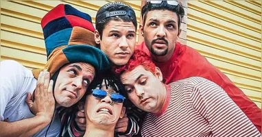 Os corpos dos músicos Dinho, Bento Hinoto, Samuel Reoli, Júlio Rasec e Sérgio Reoli, do Mamonas Assassinas, serão exumados, na nesta segunda-feira (23)