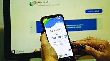 Tanto pelo computador quanto pelo aplicativo no smartphone requer cuidado para evitar o bloqueio