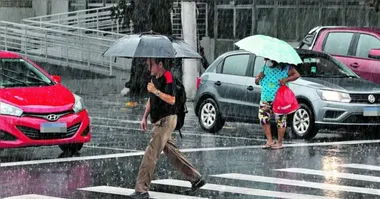 Previsão do tempo em Belém: dia nublado com calor, chuvas intensas e temperaturas entre 23°C e 30°C.