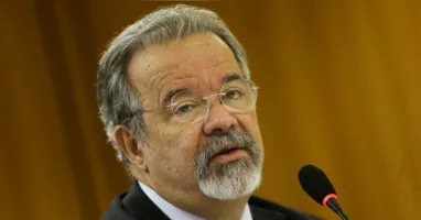 Figura importante na política nacional, Raul Jungmann deixou legado em áreas como segurança pública, defesa e reforma agrária.