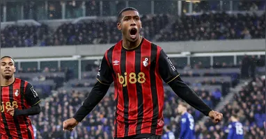 Ex-Vasco começa com tudo na Inglaterra