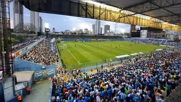 Na Curuzu, Paysandu busca recomeço no Parazão após rebaixamento, enfrentando o São Raimundo na estreia.