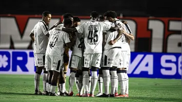 Remo estreou na Série A com derrota para o Vitória-BA, jogando em Salvador.