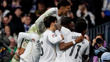 Mbappé marcou de pênalti nos acréscimos para garantir a vitória do Real.