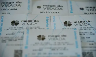 O golpe tem um roteiro clássico, geralmente executado por pelo menos duas pessoas.