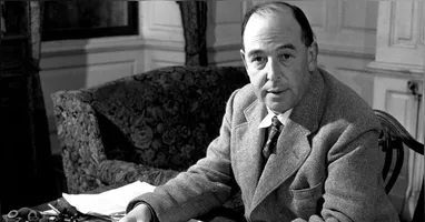 C. S. Lewis, professor universitário e escritor irlandês