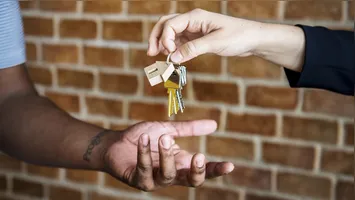 Entregas de novas moradias em Belém visam urbanização e melhoria da qualidade de vida, com apoio do governo federal e iniciativas locais.