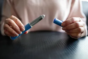 A redução do apetite é comum, mas é essencial manter uma alimentação equilibrada