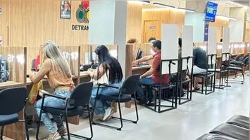 A procura pela "Primeira CNH" é o motor desse crescimento.