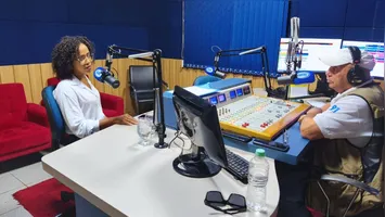 Jamile gerencia seu próprio empreendimento em Murumuru, conciliando o trabalho de manicure e vendedora com os estudos de enfermagem.