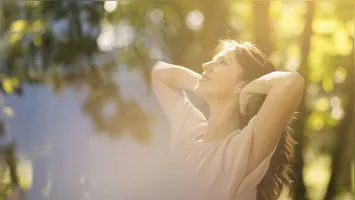 Especialistas afirmam que poucos minutos por semana já são suficientes, mas a "dose" exata varia conforme as características individuais e o ambiente.