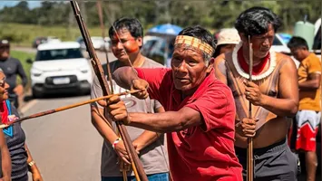 Indígenas das etnias Gavião e Xicrim, representando 14 povos da região de Marabá, realizaram um bloqueio na BR-222 nesta quarta-feira