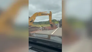 Além do isolamento da área crítica, o DNIT já iniciou os serviços de recuperação do pavimento.