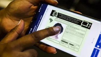 O programa de renovação automática da Carteira Nacional de Habilitação (CNH), regulamentado pela Medida Provisória 1327/2025, beneficiou 323.459 condutores.