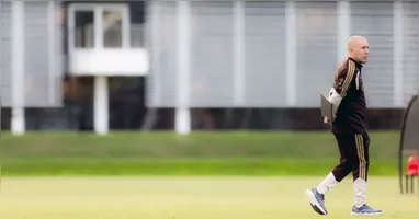 Treinador já comandou primeiro coletivo com os jogadores