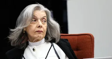 Cármen Lúcia relata em palestra a ameaça de bomba recebida, abordando também a violência política de gênero no Brasil.