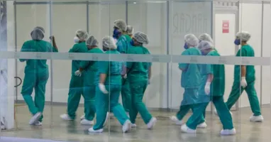 Menos de quinze dias após o registro do primeiro caso no Brasil, a Organização Mundial da Saúde declarou a doença como pandemia.