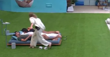 Alberto reagiu imediatamente, chamando Ana Paula de traíra.