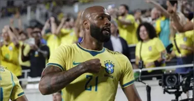 Ele é o brasileiro com mais gols em uma única edição da Premier League.