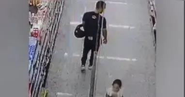 Um dos registros do suspeito filmando uma criança