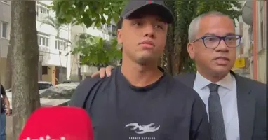 A julgar pela frase na camisa que usava, suspeito não se arrepende