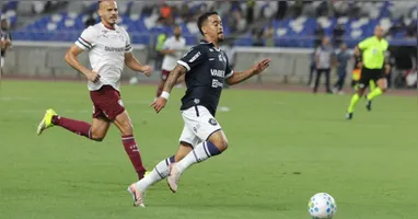 Pikachu não jogou bem contra o Fluminense e foi cobrado pela torcida