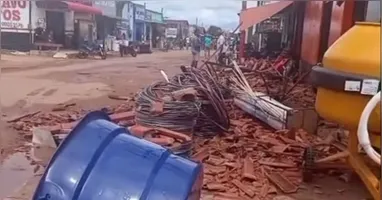 A colisão resultou em destruição de alguns pontos da cidade