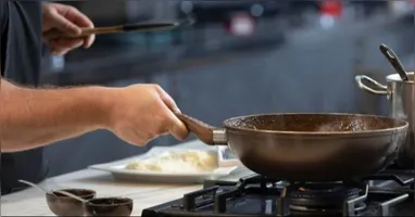 Para refogar bem os legumes, basta usar gelo