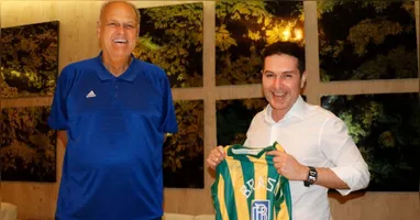 Ex-ministro Jader Filho recebe o "Mão Santa" na RBA