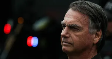 Bolsonaro segue internado na UTI.