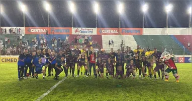 Jogadores do Mapará comemoram classificação