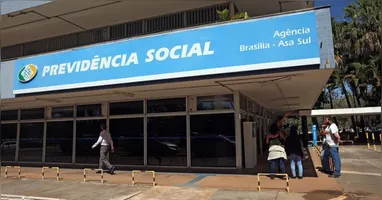 O Instituto Nacional do Seguro Social (INSS) permite simulações da aposentadoria no computador e no celular.