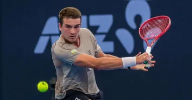 O brasileiro deveria enfrentar o norte-americano Reilly Opelka neste domingo (4) pela noite no horário brasileiro.