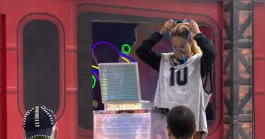 O anjo desta semana tem poder de imunizar alguém no terceiro paredão do BBB 26. Sarah pode usar o benefício em si mesma ou desistir dele para dar uma imunidade extra a outro participante da casa.