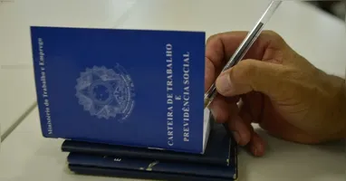 Representantes de setores empresariais contestam a viabilidade econômica da medida. O argumento central é que manter o salário integral com jornada reduzida eleva os custos de produção das empresas.