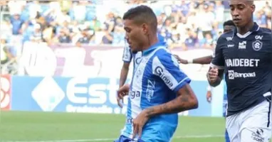 O atacante preocupou quando ficou desacordado após forte choque durante o RexPa