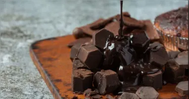 Imagem ilustrativa da notícia Chocolate amargo pode ajudar a controlar a pressão alta; entenda