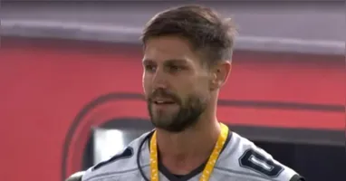 Em uma conversa descontraída na piscina com Solange Couto, Ana Paula Renault, Samira e Gabriela, o modelo falou sobre sua adolescência.