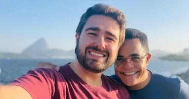 A primeira foto do casal surgiu há dois meses, mas o relacionamento só agora foi tornado público.