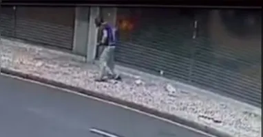 Homem em situação de rua em chamas