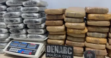 78 tabletes de cocaína, além de balança e máquina de contar dinheiro, foram apreendidos pela Polícia Civil durante ação da Operação Iara em um condomínio na avenida Augusto Montenegro, em Belém.